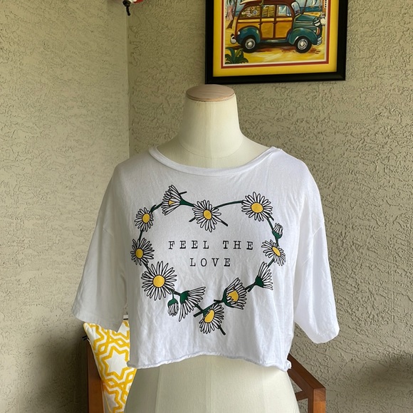 Rock Rose Couture Daisy Cropped Tee Shirt Feel the Love Size Large - Picture 2 of 7